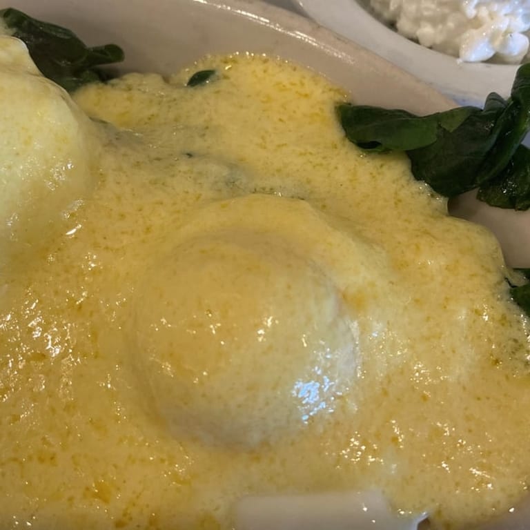 Eggs Florentine: A Brunch Favorite