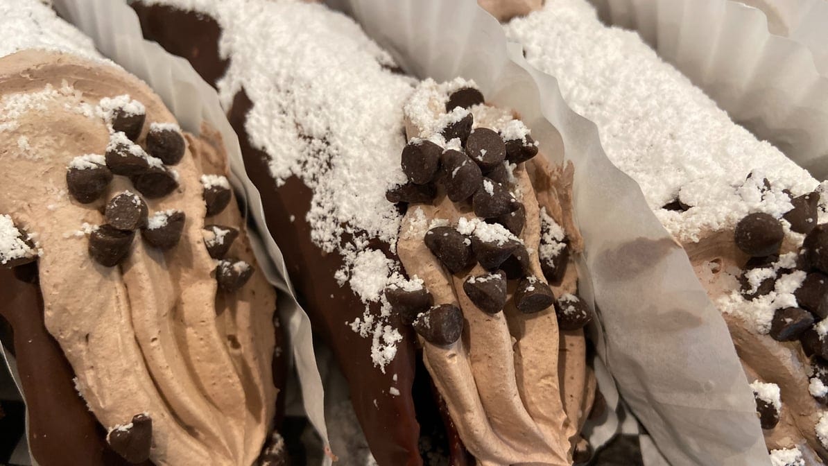 Cannolis.